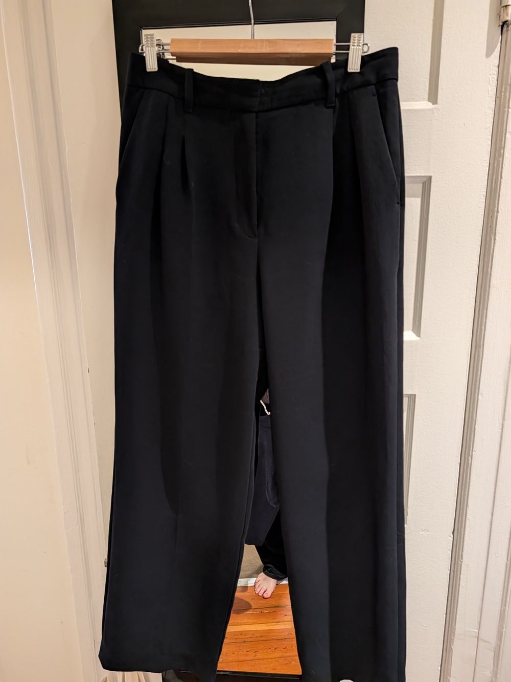 Aritzia Black Crepe Effortless Pants 12s 12p 30.5" Inseam Excellent Condition